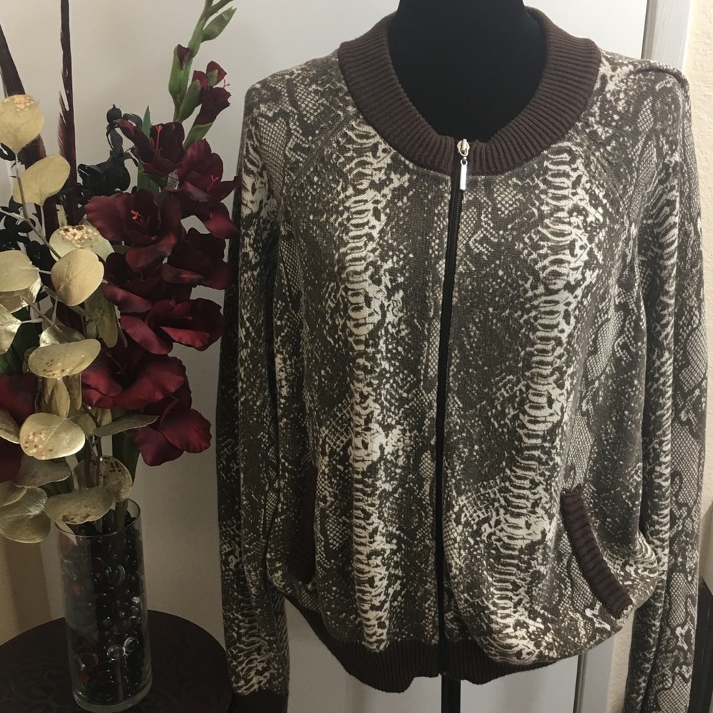 🖤Ashley Stewart Snake Print Bomber Jacket🖤