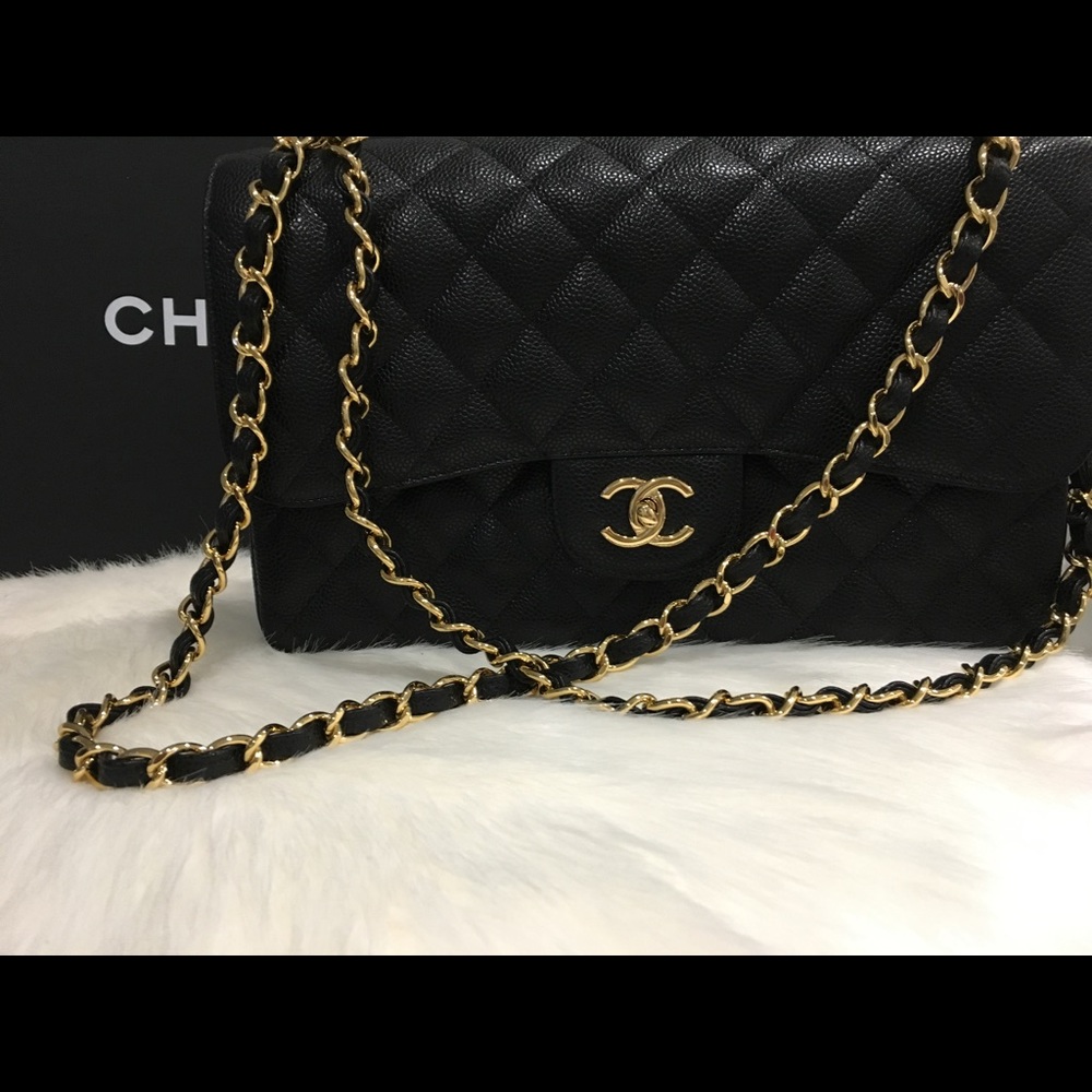 Chanel Black caviar jumbo w gold hardware