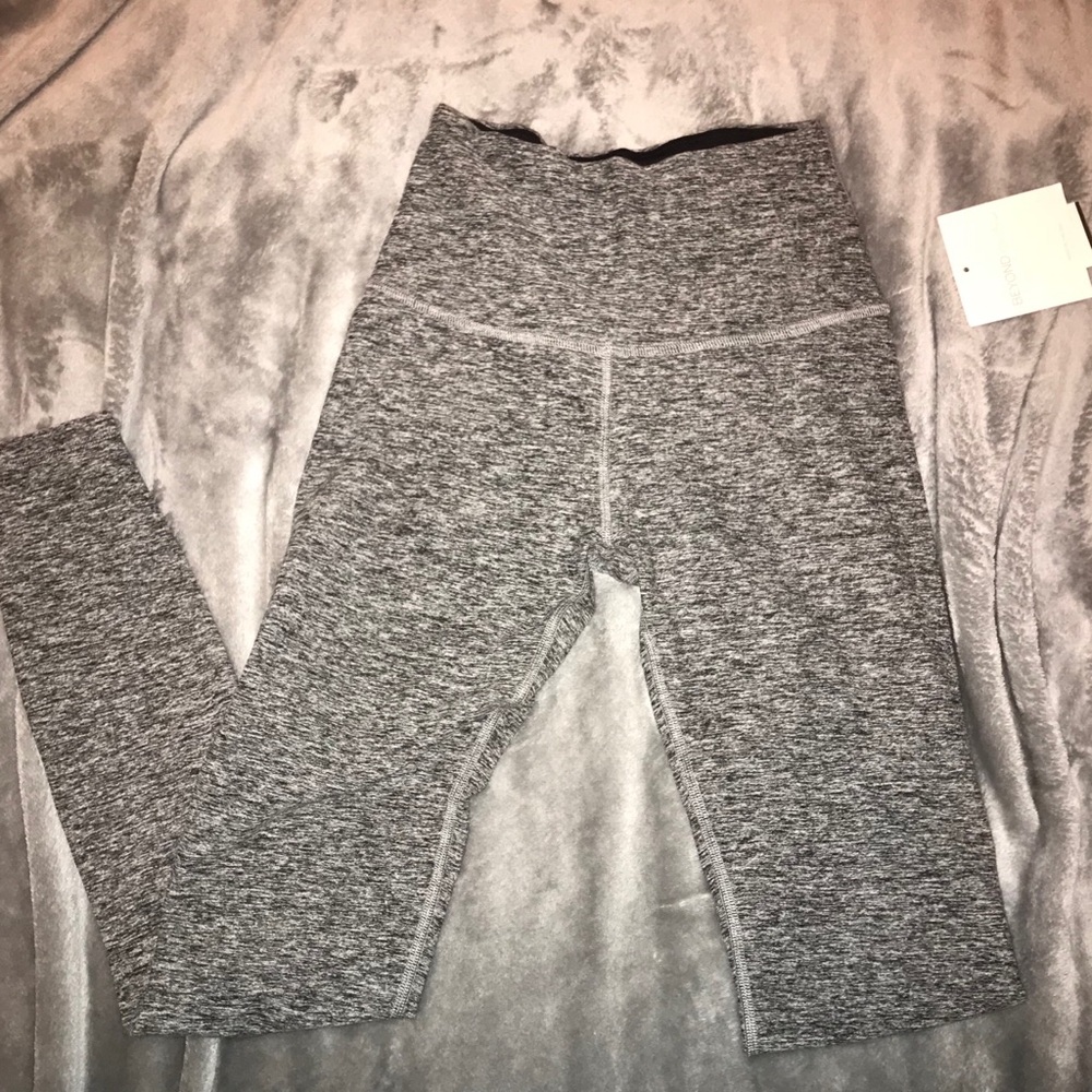 BEYOND YOGA GRAY LEGGINGS