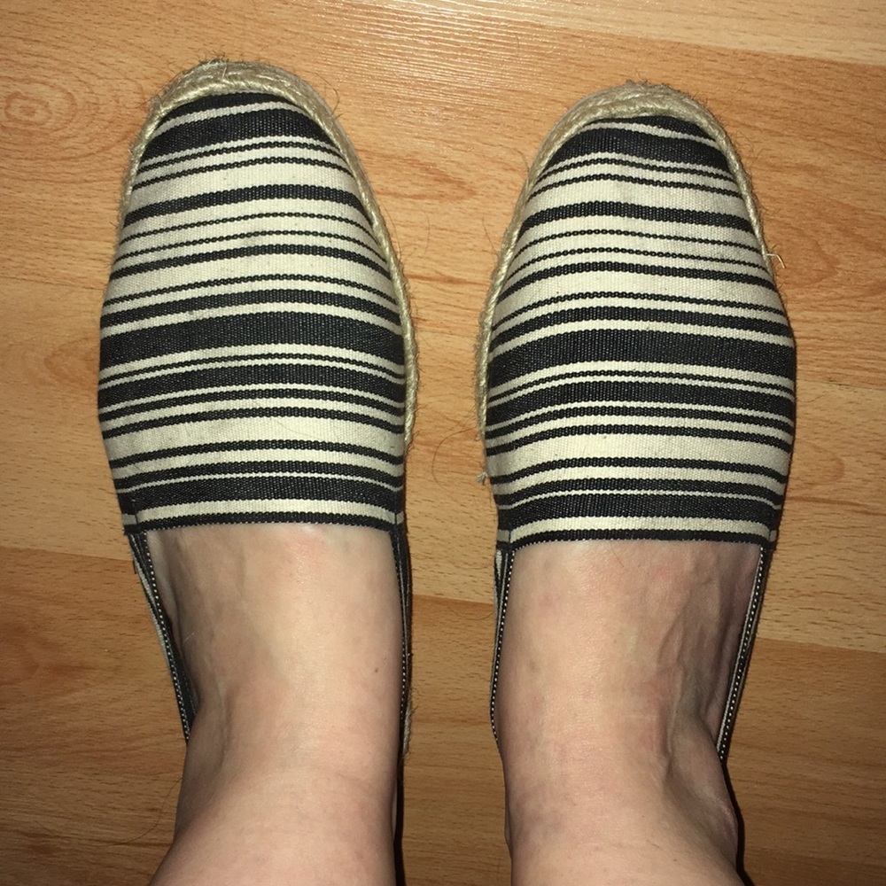 Creation Catalane Black and Cream colored shoes