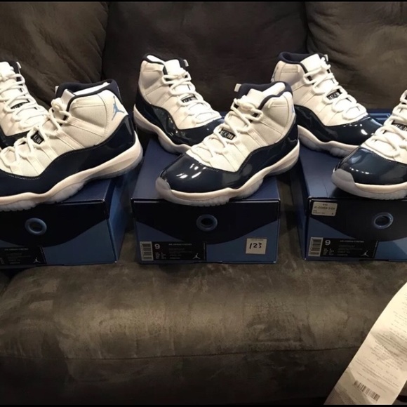 Jordan 11s navy blue and white - Picture 2 of 5