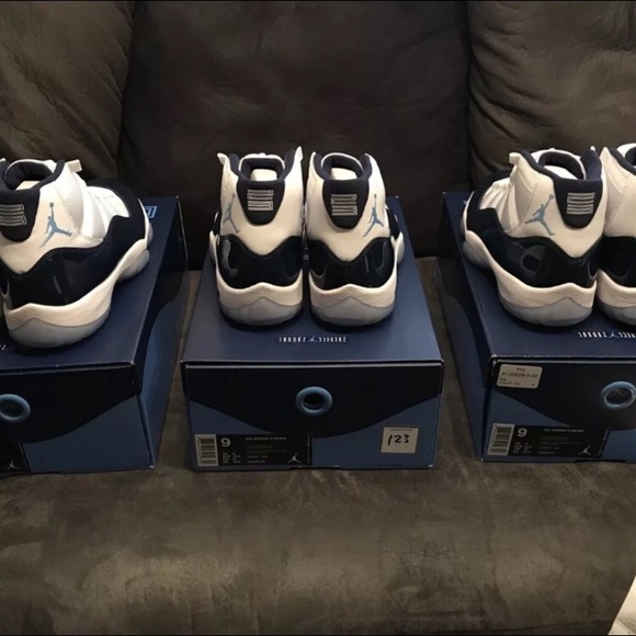 Jordan 11s navy blue and white - Picture 3 of 5