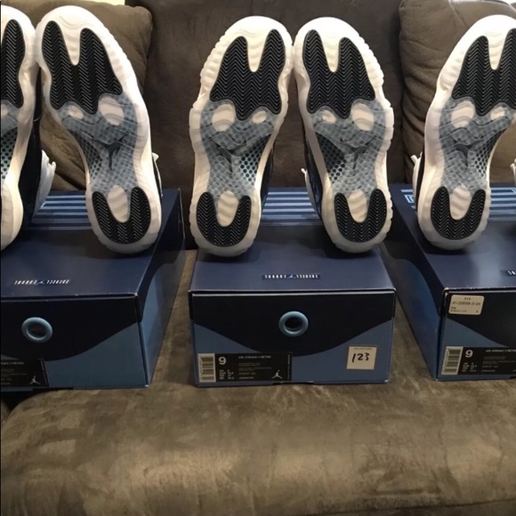 Jordan 11s navy blue and white - Picture 5 of 5
