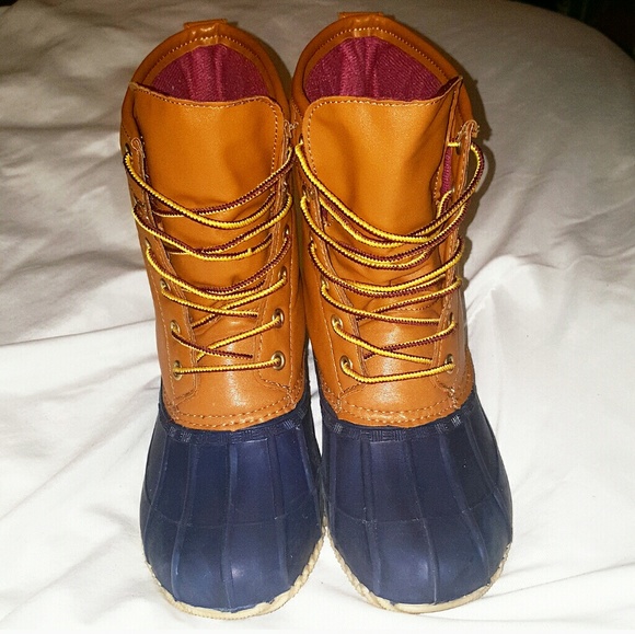 Rue21 Shoes - 🎉!⬇FLASH SALE⬇!🎉 Rue21 Navy and Tan Duck Boots