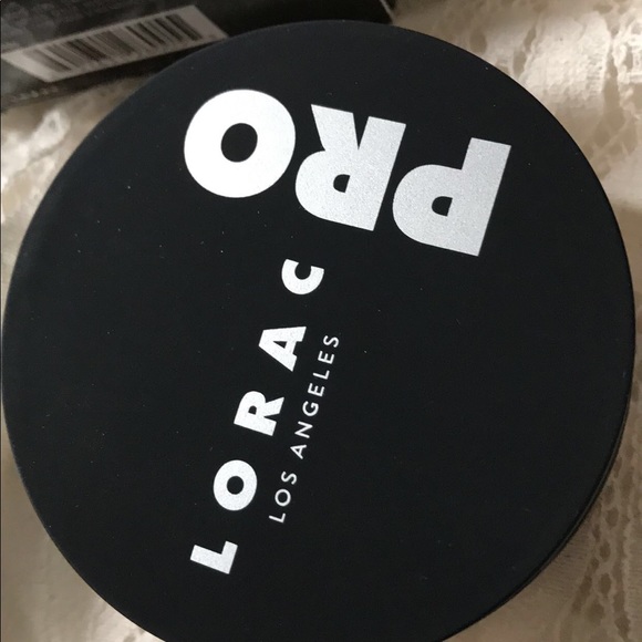 Lorac Pro Blurring Translucent Setting Powder - Picture 2 of 4