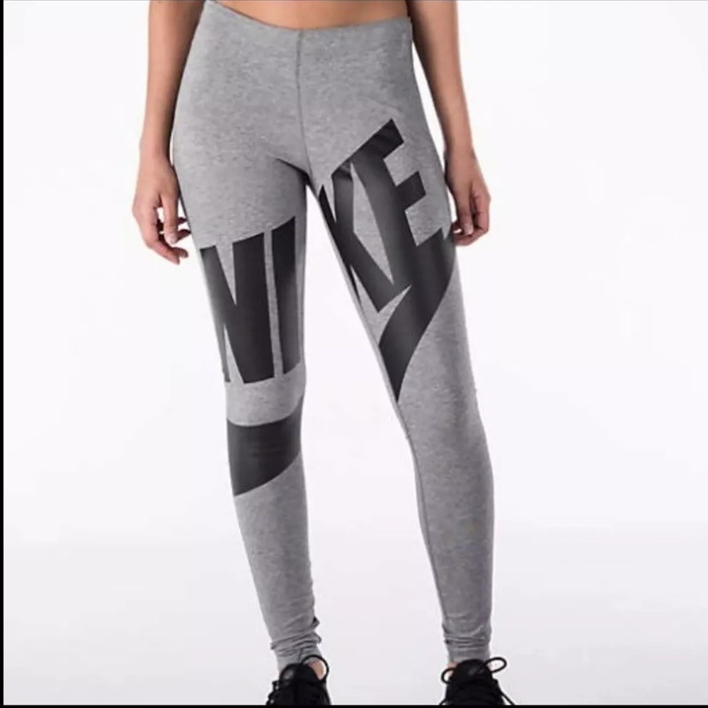 SOLD IN A BUNDLE ........Nike leg a see leggins XL