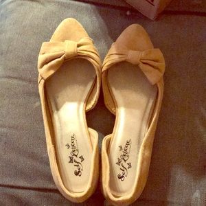 Woman’s bow flats