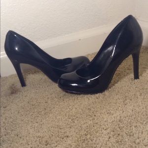 Black patent Jessica Simpson heels