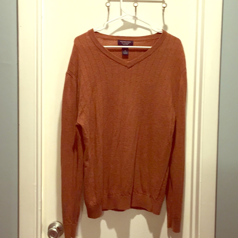 Men’s v-neck roundtree & York sweater