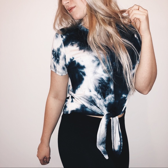 Ethereal Tops - Blue + white tie-dye crop top w/ front tie