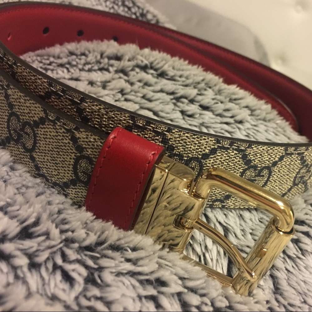 Gucci Reversible Belt in red and classic monogram