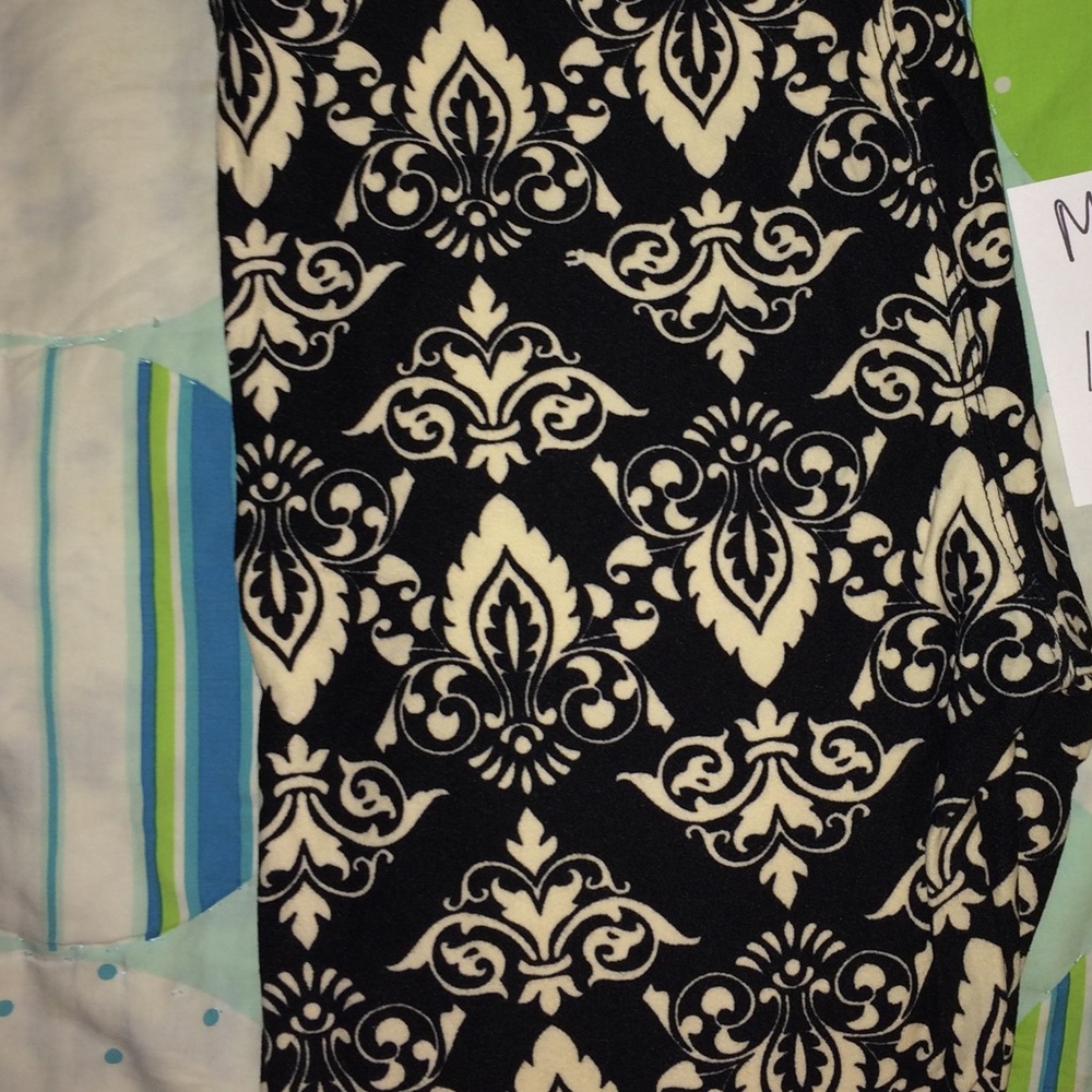 NWOT OS Damask Leggings