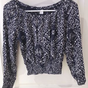 Scrunchie Divided long sleeved shirt