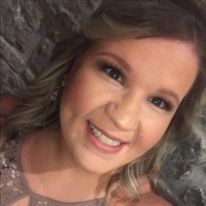 Meet your Posher, Nicole