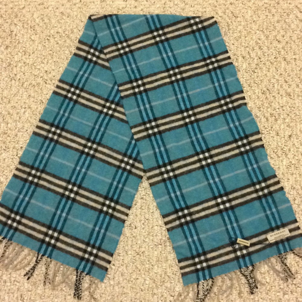 Used Burberry wool scarf