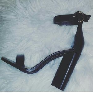 Cute lulu's strap heel