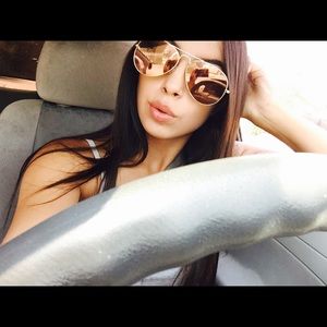 Meet your Posher, Nuvia