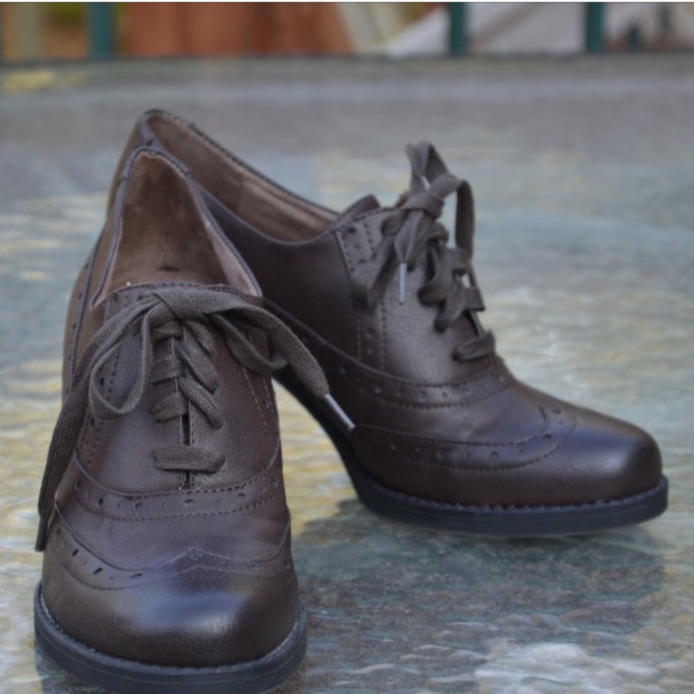 Lace- up heels