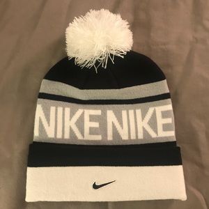 Nike Pom Beanie (NWOT)