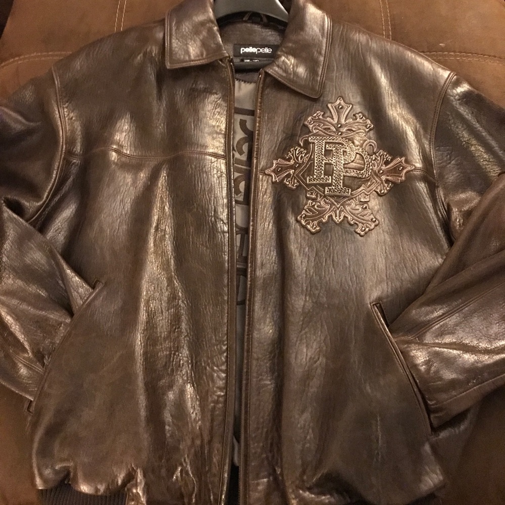 1 Leather Jacket Great Condition.!!  Pelle pelle