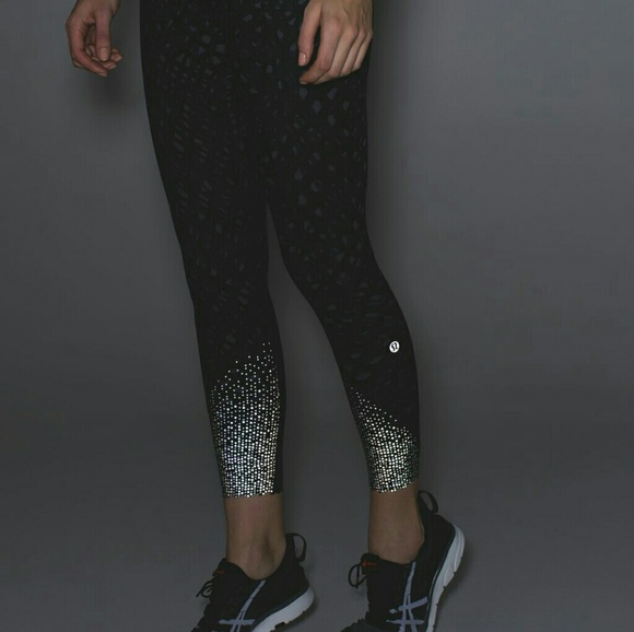 lululemon athletica Pants - Lululemon tight stuff crops 6 NWOT