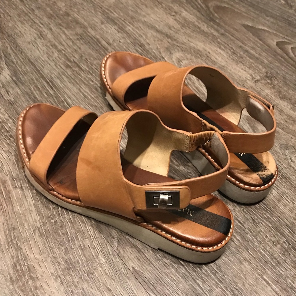 Strap Flat Sandals - Tan