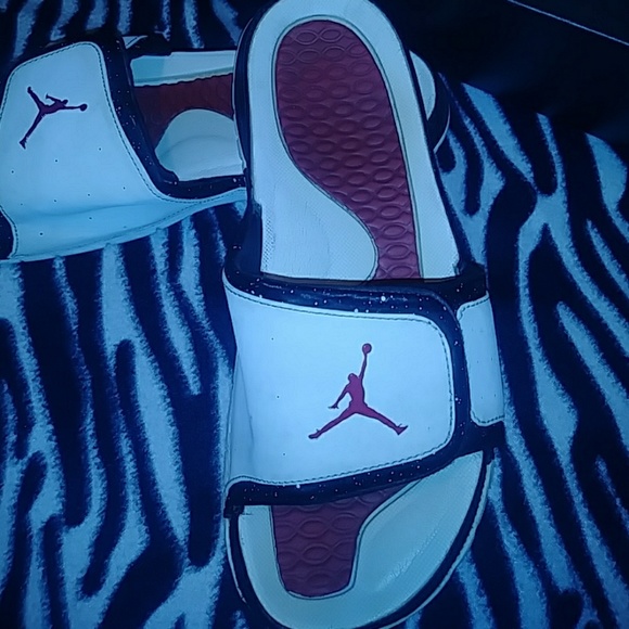 Jordan Slides - Picture 2 of 4