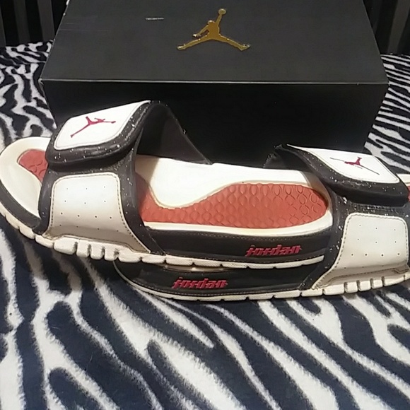 Jordan Slides - Picture 3 of 4