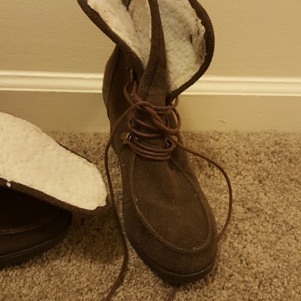 Suede and fur boot