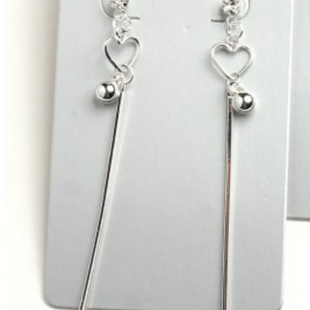 Dainty gold or silver heart earrings - Picture 2 of 2