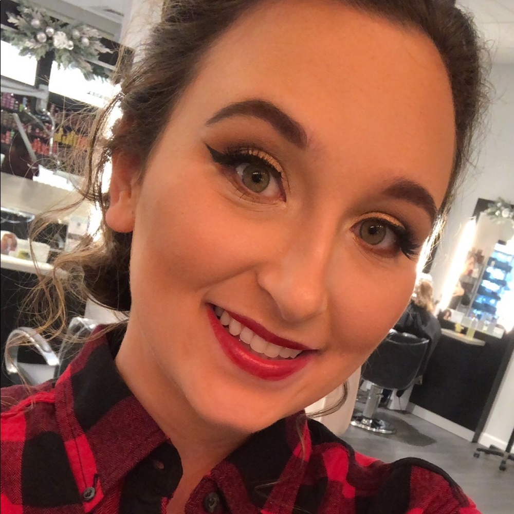 Meet your Posher, Emily