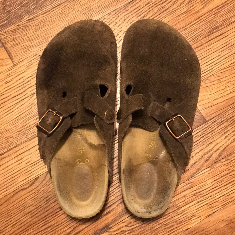 Brown birkenstocks
