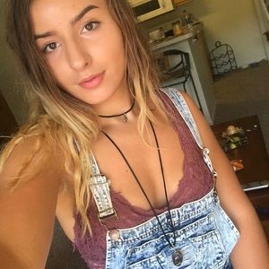 Meet your Posher, Jillian