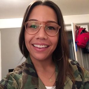 Meet your Posher, Olivia