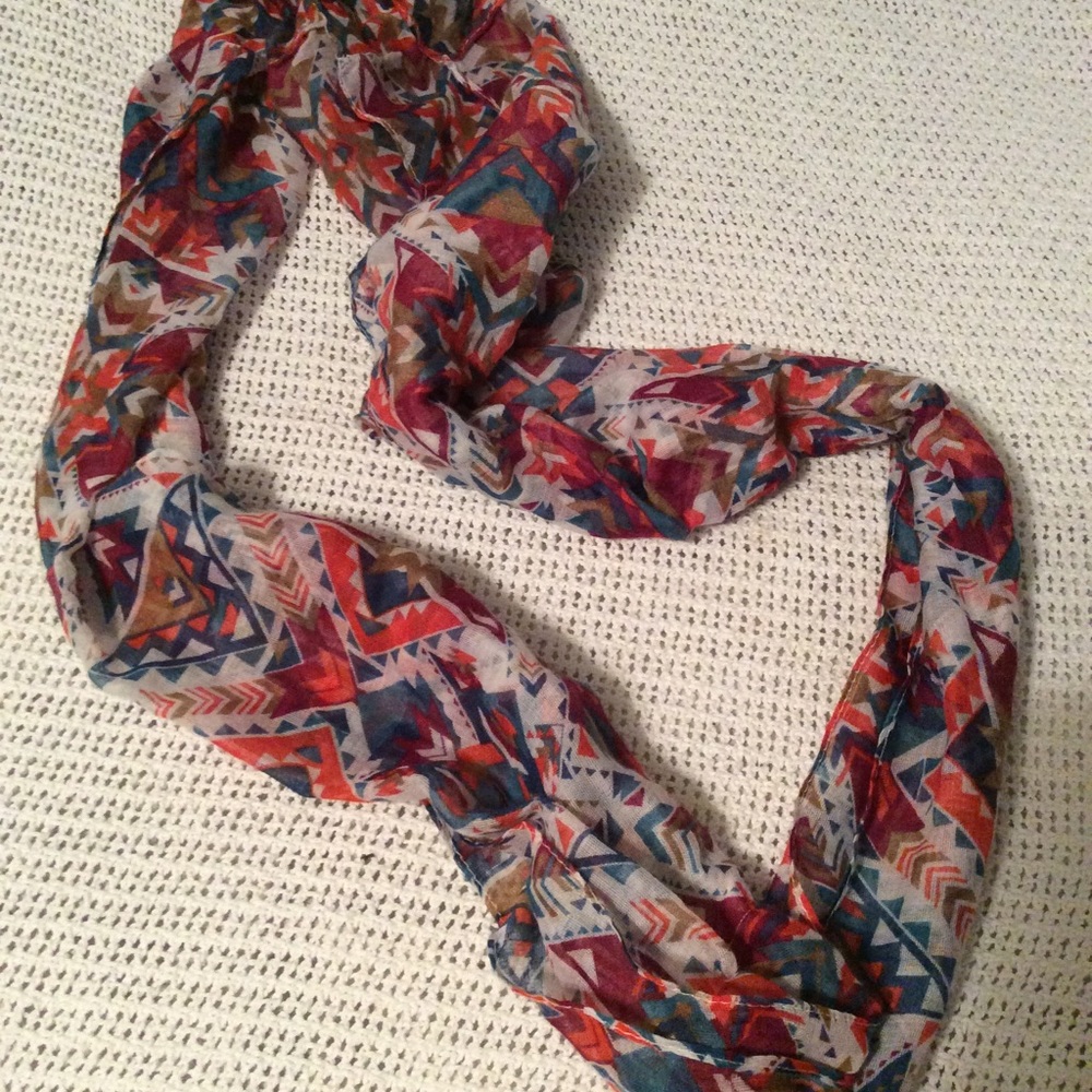 *FREE with bundle!* Aztec pattern infinity scarf