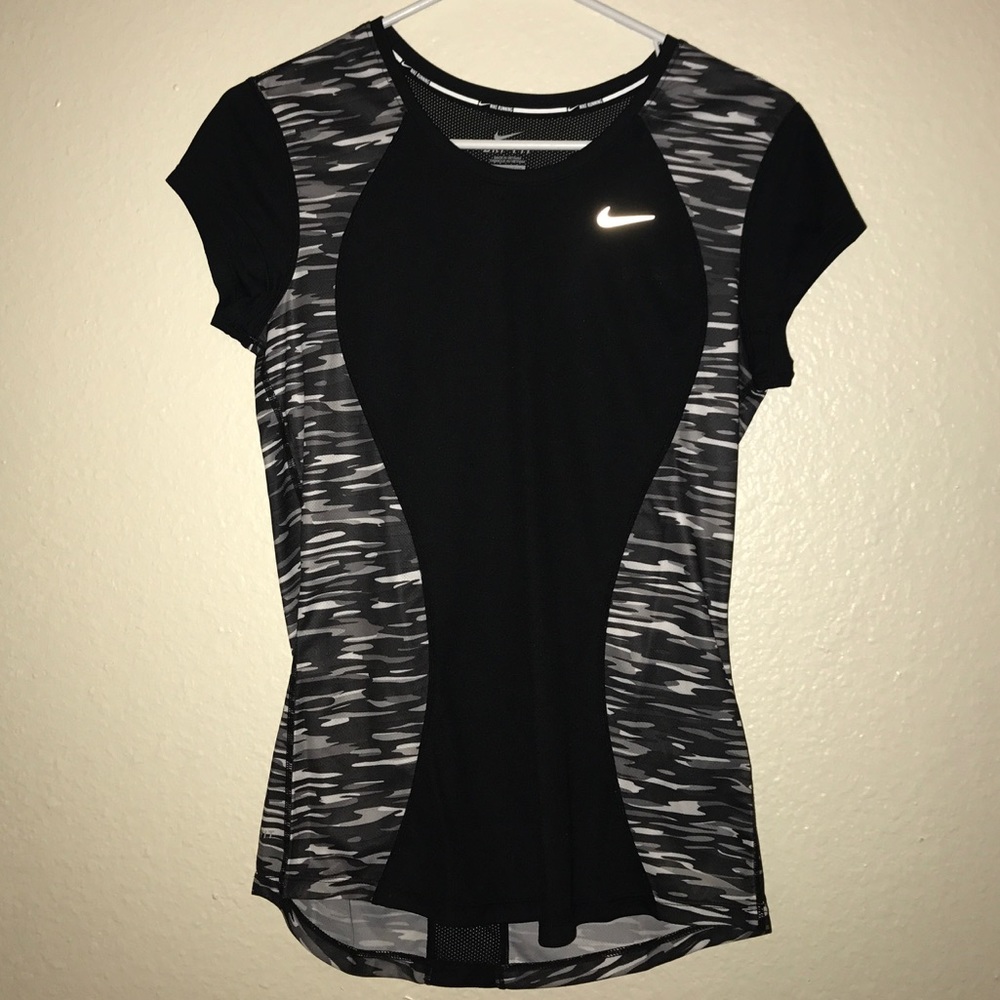 ⭐️BRAND NEW⭐️ w/tags NIKE t-shirt