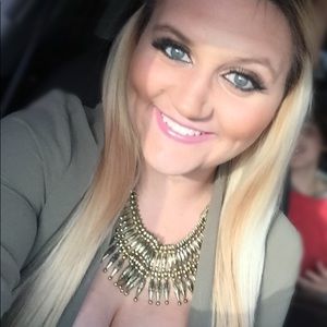 Meet your Posher, Brooke