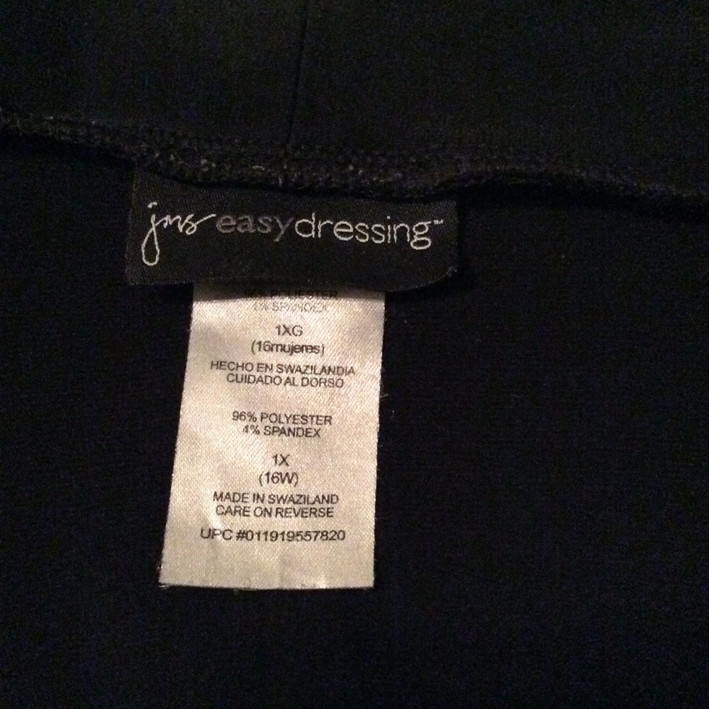 Figure flattering solid black lightweight jacket - Picture 2 of 6