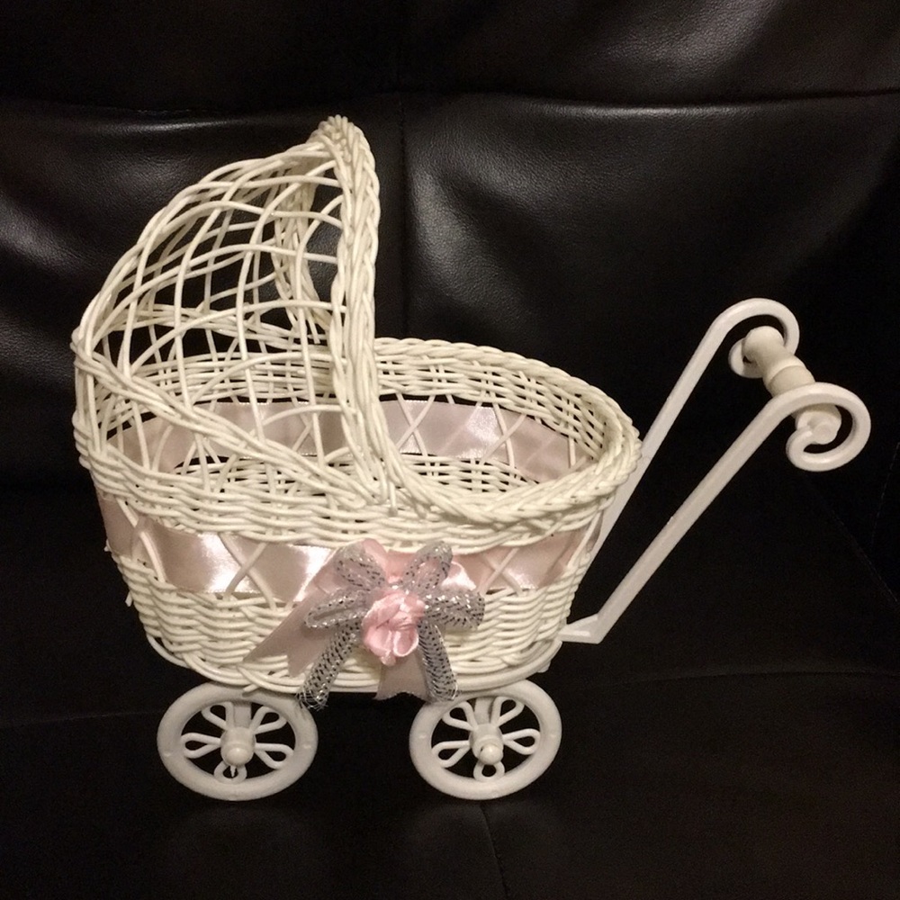 📦 Pink baby carriage