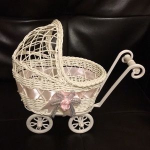 📦 Pink baby carriage