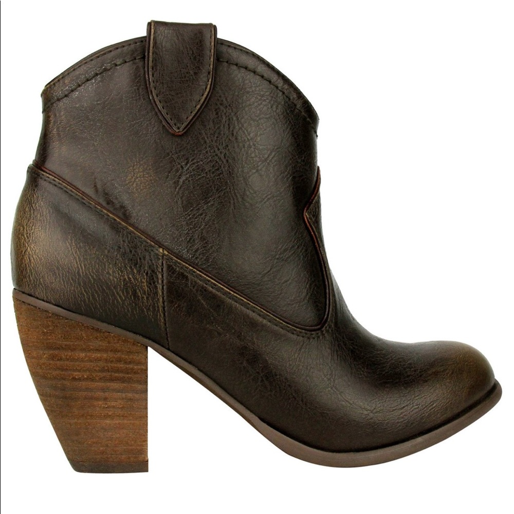 Western Chic Burnished Distressed Boots - Picture 7 of 7