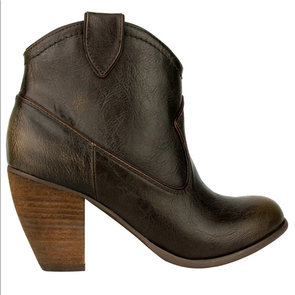 Western Chic Burnished Distressed Boots - Picture 7 of 7