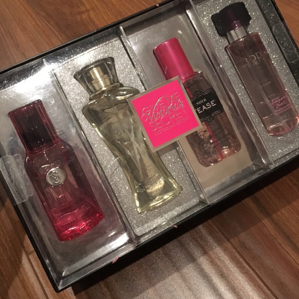 Victoria Secret body mist gift set