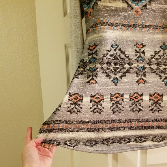 NWOT Hershe Aztec Hooded Sweater - Picture 3 of 5