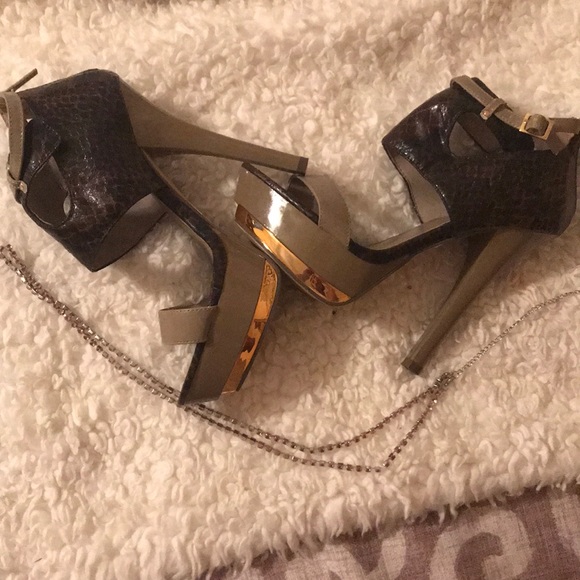 Beautiful Stilettos.. - Picture 2 of 3