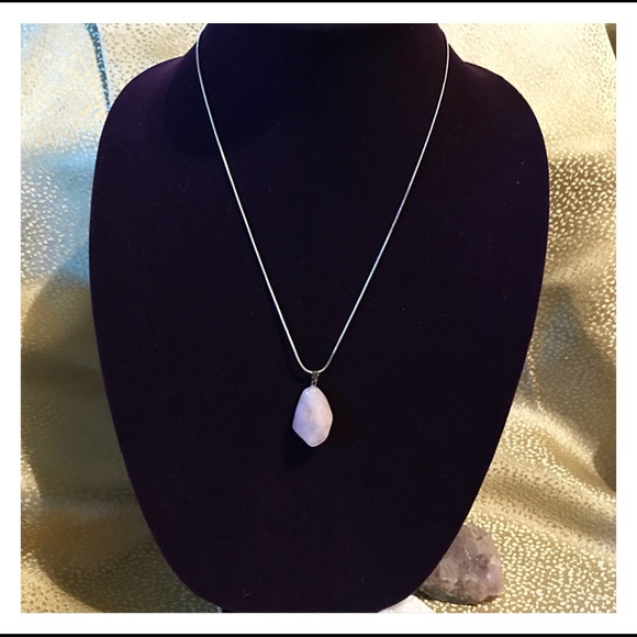 🌹 Rose Quartz Necklace Price Firm unless Bundled - Picture 2 of 8