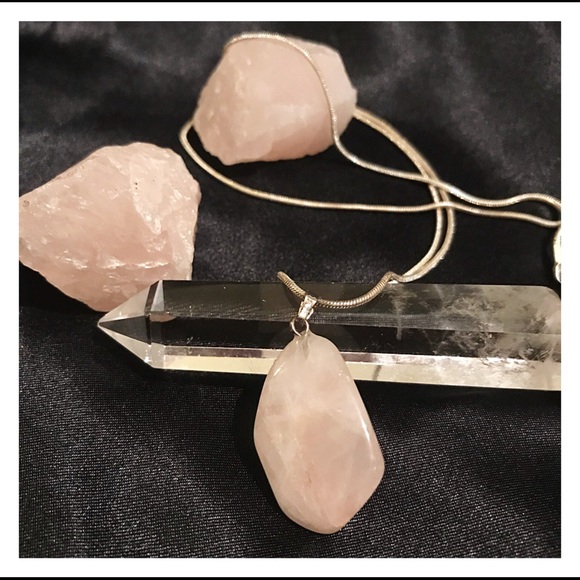 🌹 Rose Quartz Necklace Price Firm unless Bundled - Picture 3 of 8
