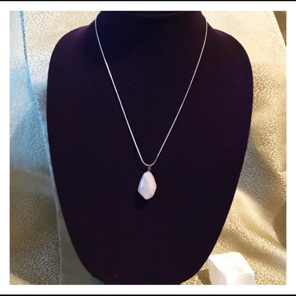 🌹 Rose Quartz Necklace Price Firm unless Bundled - Picture 8 of 8