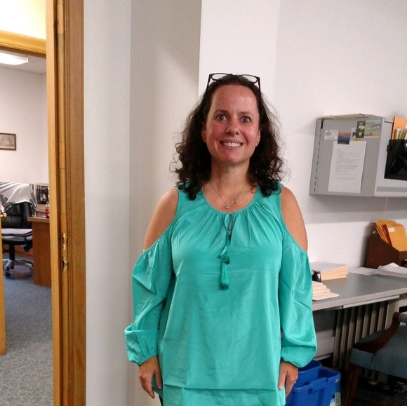 Meet your Posher, Whitney - Picture 1 of 1