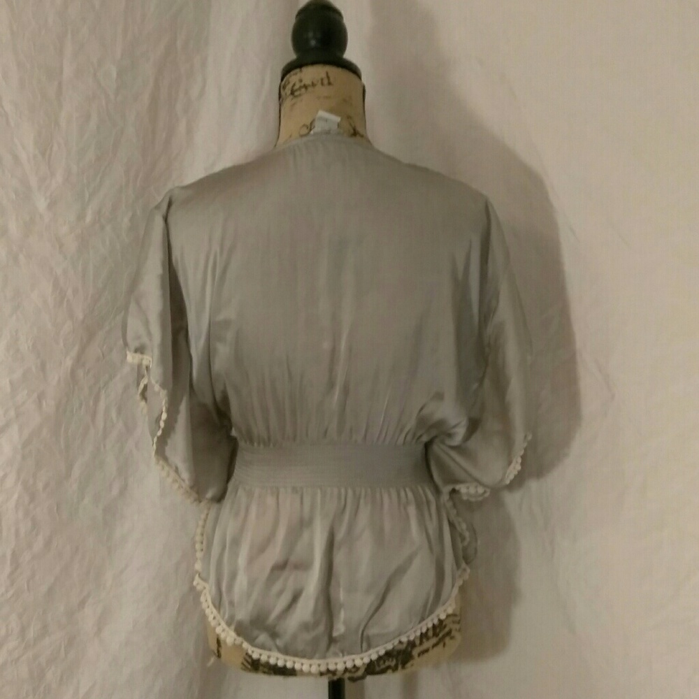Pretty pullover blouse. - Picture 5 of 6